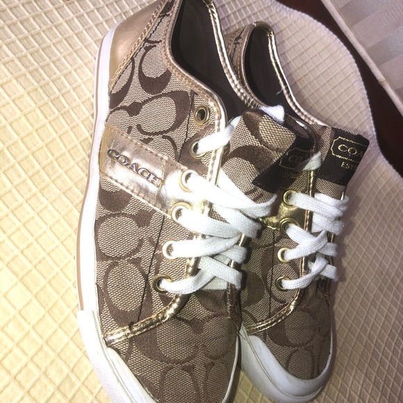 Signature Coach shoes for women - Picture 3 of 8